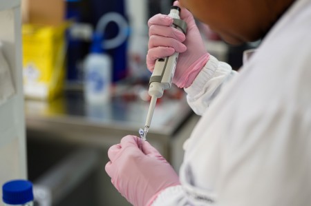 Cientistas são cidadãos de países como Afeganistão, Angola, Bangladesh, Benin, Etiópia, Iêmen, Mali, Moçambique, Ruanda, Sudão e Uganda (Foto: Daniel Antonio/Agência FAPESP)