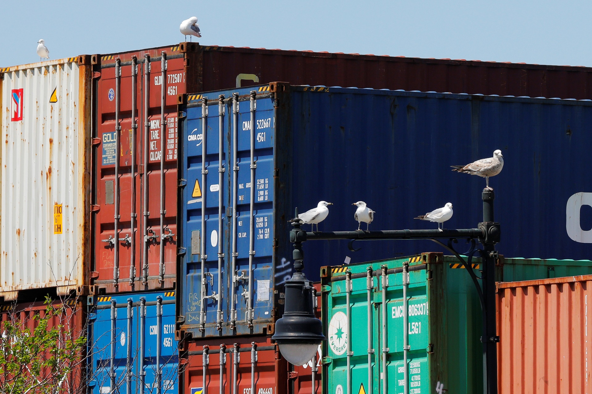 Indústria brasileira pode enfrentar crise em cadeia se houver retaliação dos EUA Terminal de contêineres em Boston, EUA - 09/05/2018 (Foto: REUTERS/Brian Snyder)