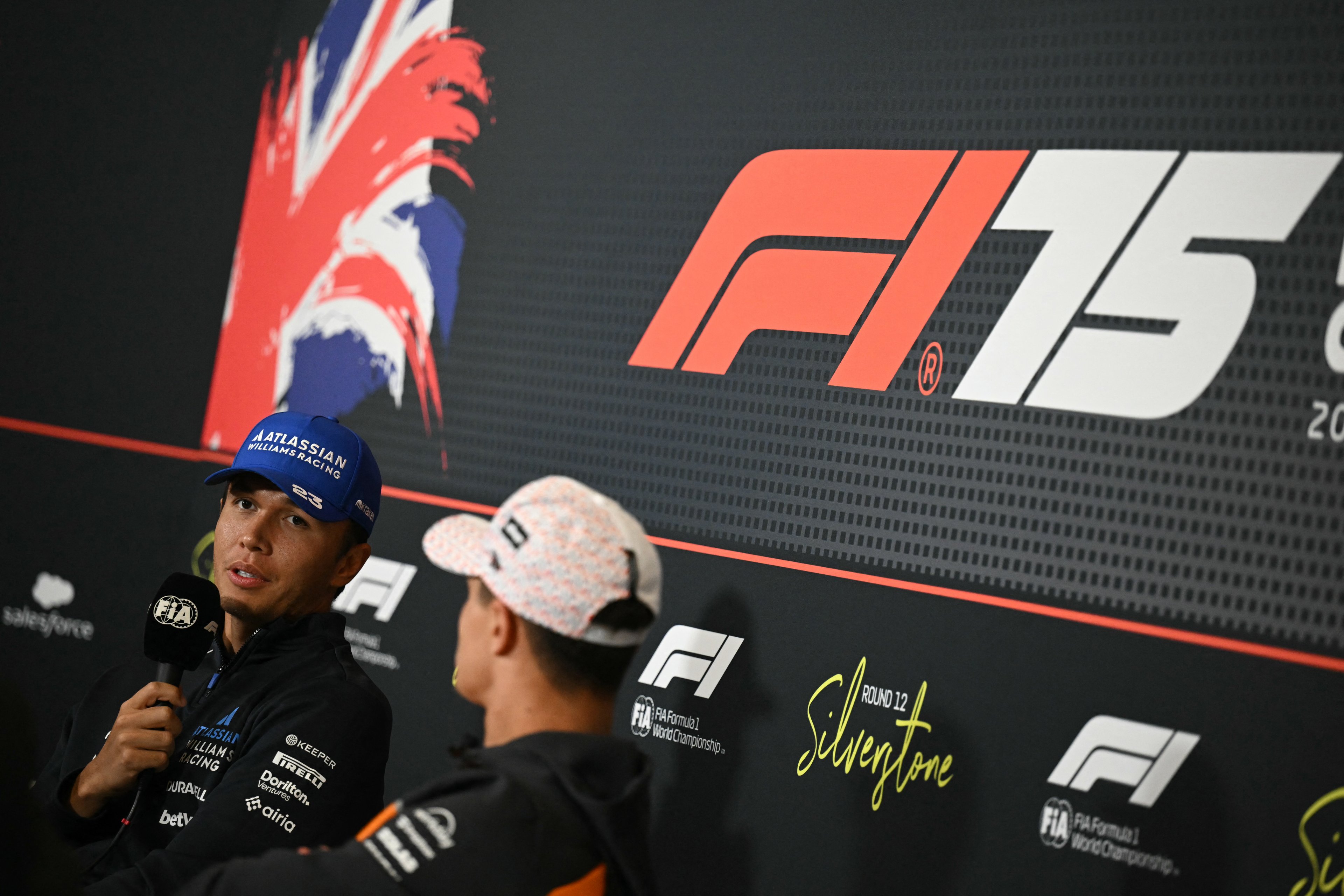 F1: descubra os horários e onde assistir ao GP da Inglaterra Alexander Albon, da Williams, durante coletiva (Foto: Ben Stansall / AFP)