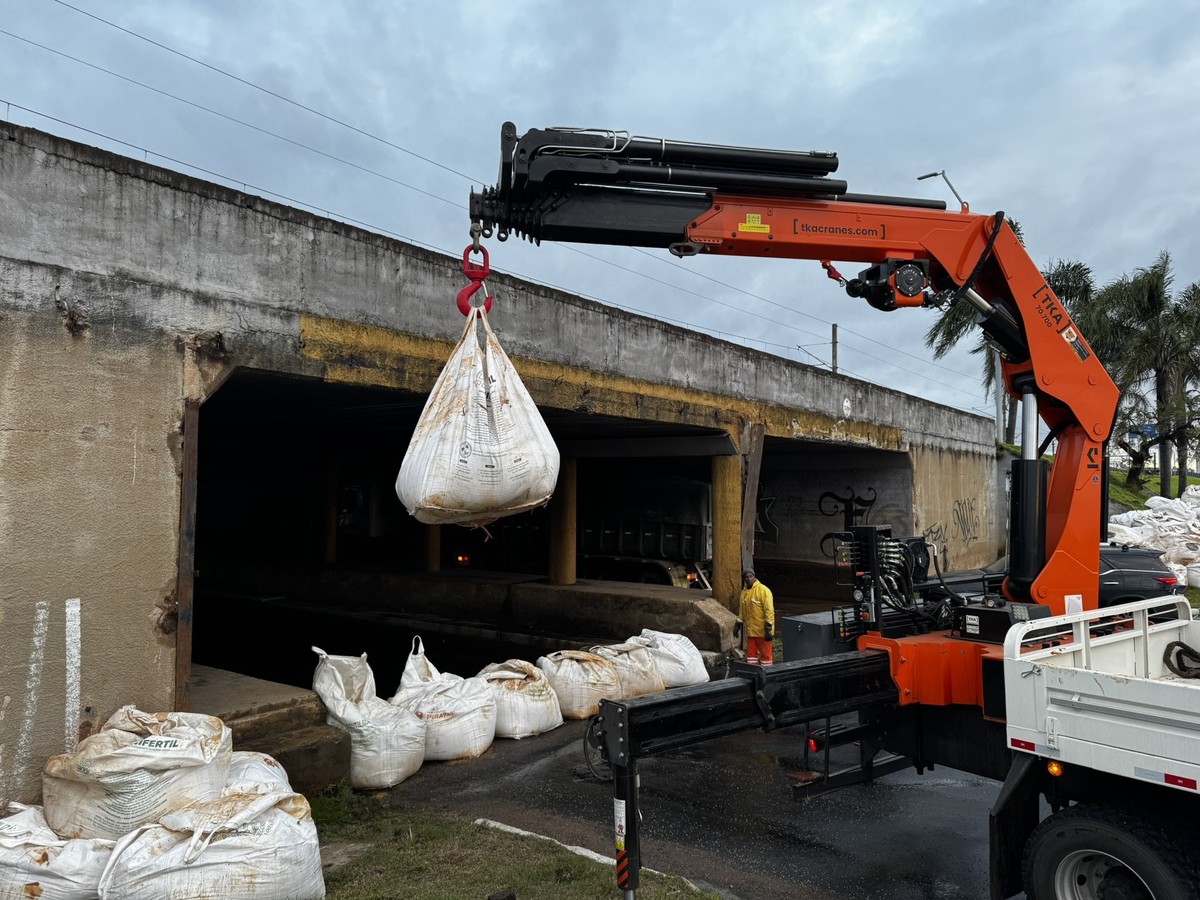 Porto Alegre fecha comportas para evitar inundação do rio Guaíba após chuvas Prefeitura de Porto Alegre inicia fechamento de todas as comportas do sistema de proteção contra cheias (Foto: Divulgação)