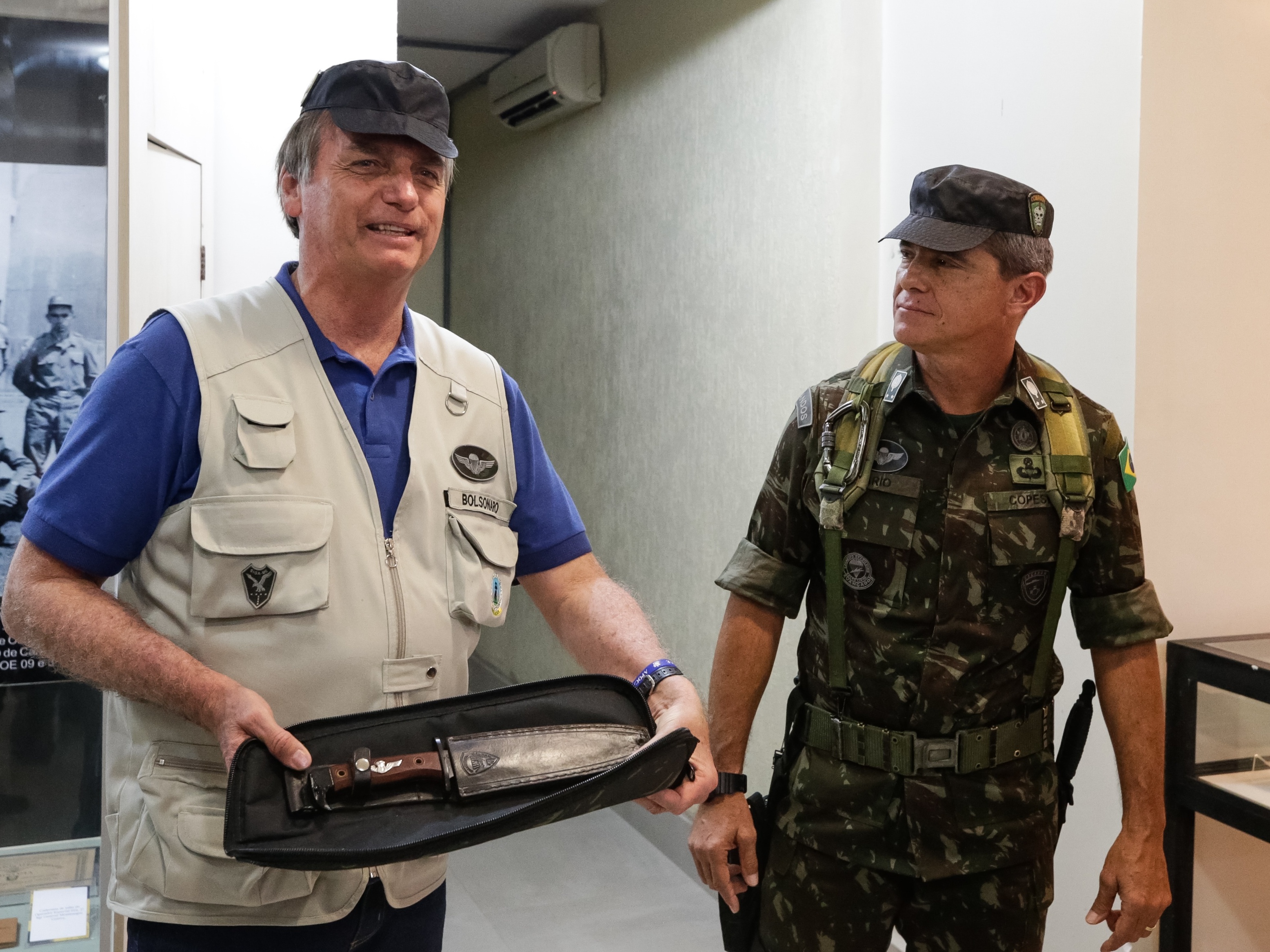 Bolsonaro e o general Mario Fernandes em quartel do Exército em Goiânia (Foto: Isac Nóbrega / Presidência da República)