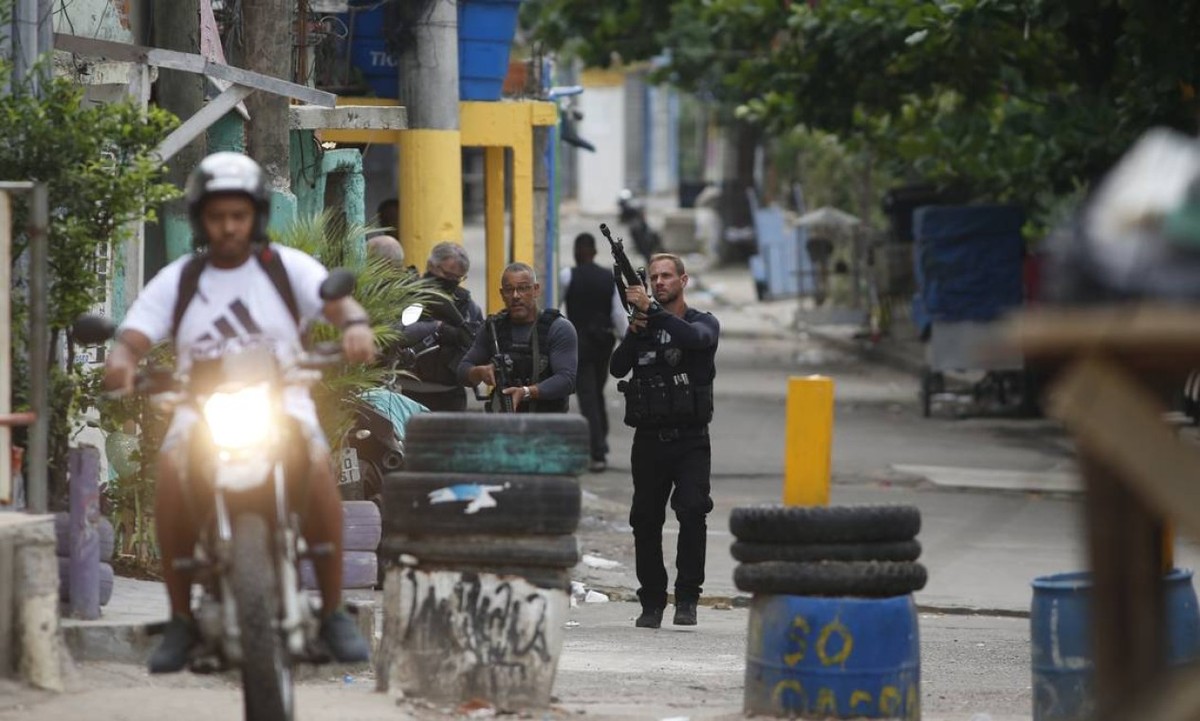 Rio de Janeiro é condenado a indenizar família de vítima de operação no Jacarezinho Polícia ocupa comunidade do Jacarezinho por conta de confronto (Foto: Fabiano Rocha / Agência O Globo)