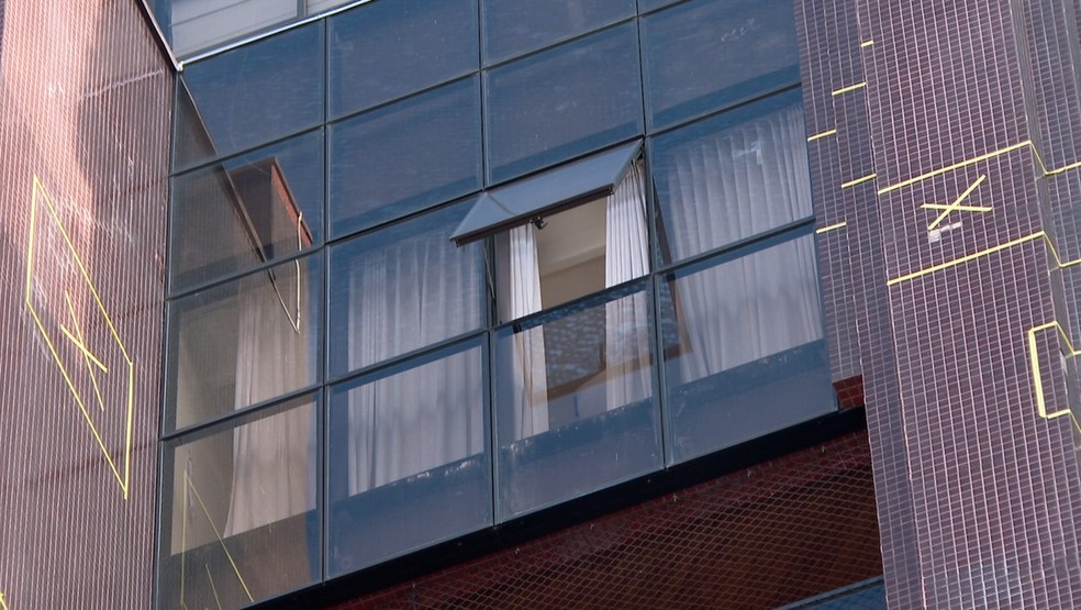 Caso aconteceu em um prédio no Centro de Curitiba (Foto: RPC)