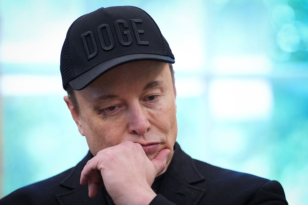 Musk se envolve em debate sobre como equilibrar contas públicas de países Previsões catastróficas: Musk acha que aumento da dívida pode acabar com os Estados Unidos; Trump está bem mais confiante (Foto: Kevin Dietsch/Getty Images)