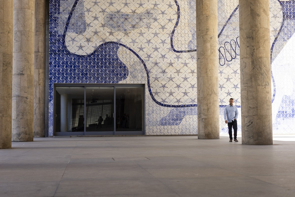 Painel de azulejo de Cândido Portinari no pilotis do Palácio Capanema (Foto: Márcia Foletto/ Agência O Globo)