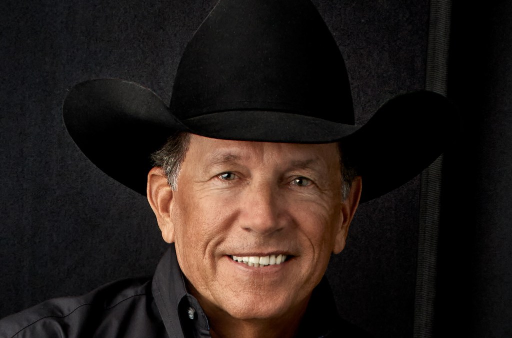 George Strait realiza show beneficente com Jamey Johnson e Randy Houser para vítimas de enchente no Texas George Strait realiza show beneficente com Jamey Johnson e Randy Houser para vítimas de enchente no Texas