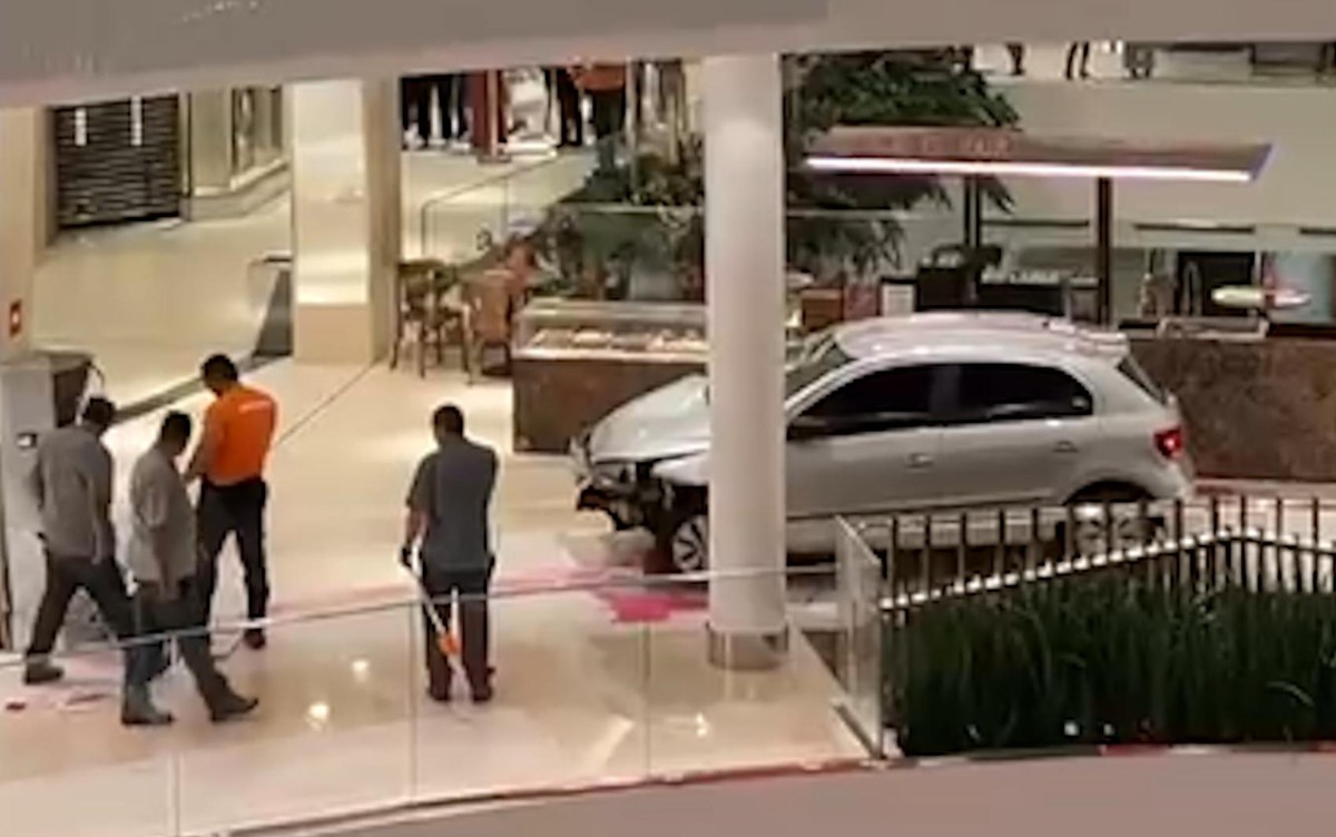 Shopping informou que a situação causou apenas danos materiais (Foto: Redes sociais)