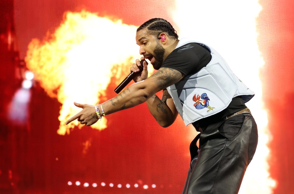 Drake apresenta setlist global no terceiro dia do Wireless Festival 2025 Drake encerrou sua participação no Wireless Festival com uma homenagem ao Caribe e à África. (Foto: Reprodução)