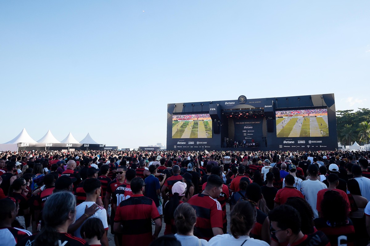 Rio disponibiliza locais oficiais para torcedores durante o Mundial de Clubes da FIFA Torcida do Flamengo em fanzone em Copacabana (Foto: Divulgação)