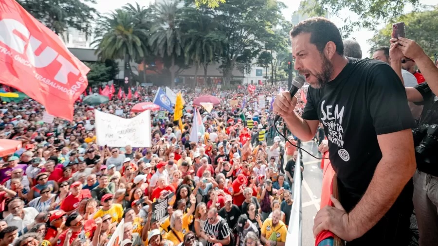Boulos durante manifestação em São Paulo contra a anistia (Foto: Leandro Paiva/Divulgação)