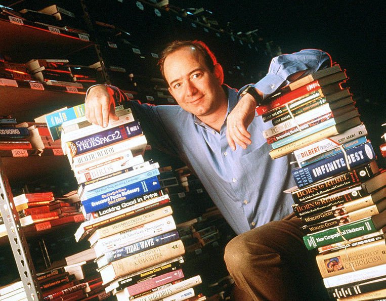 Amazon: de uma livraria online a um império global em 30 anos, com Jeff Bezos à frente dessa revolução (Foto: Paul Souders/Getty Images)