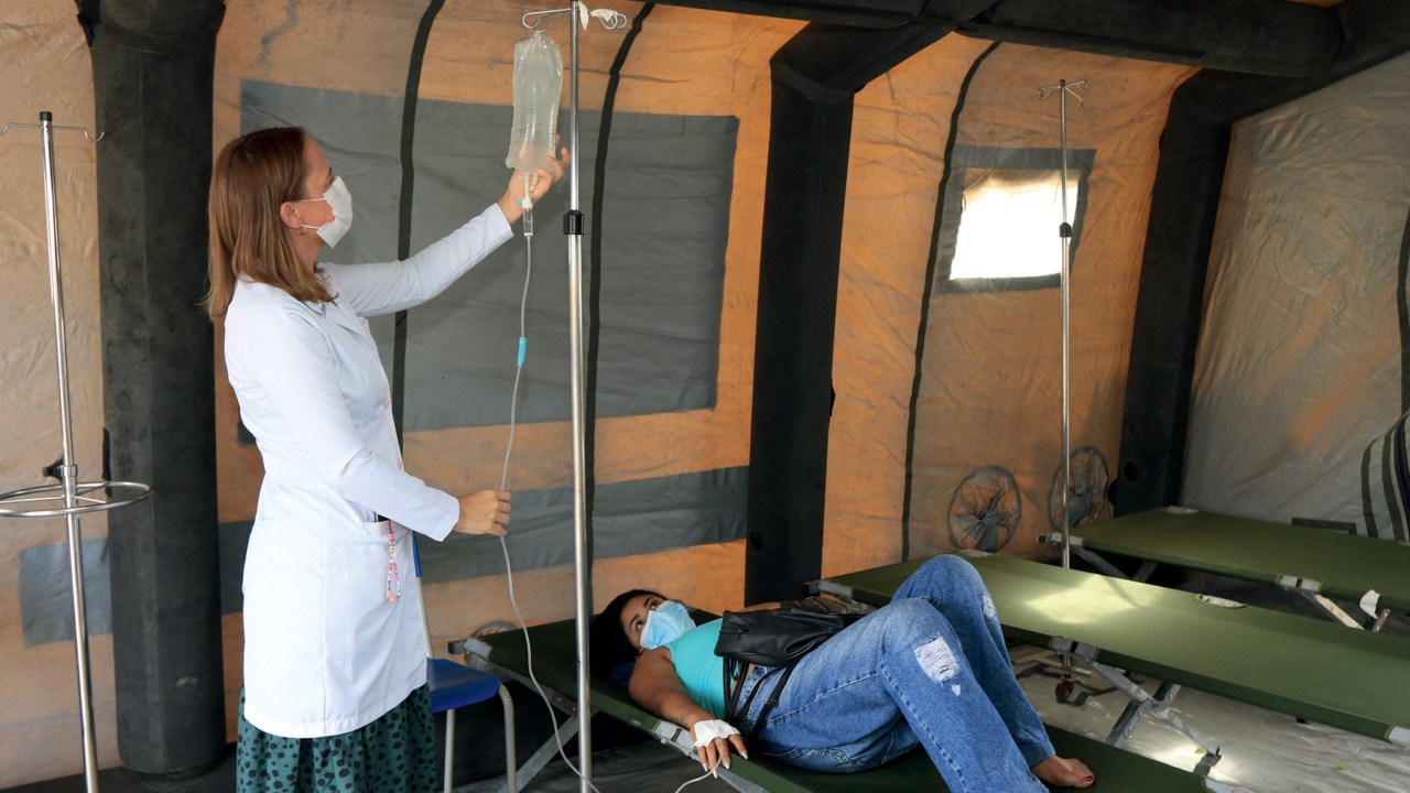 Dengue e chikungunya reduzem expectativa de vida em até 22 anos no Brasil Dengue e chikungunya: regiões com maior população de pessoas negras e indígenas são as mais afetadas (Foto: Sandro Araújo/Agência Saúde DF)