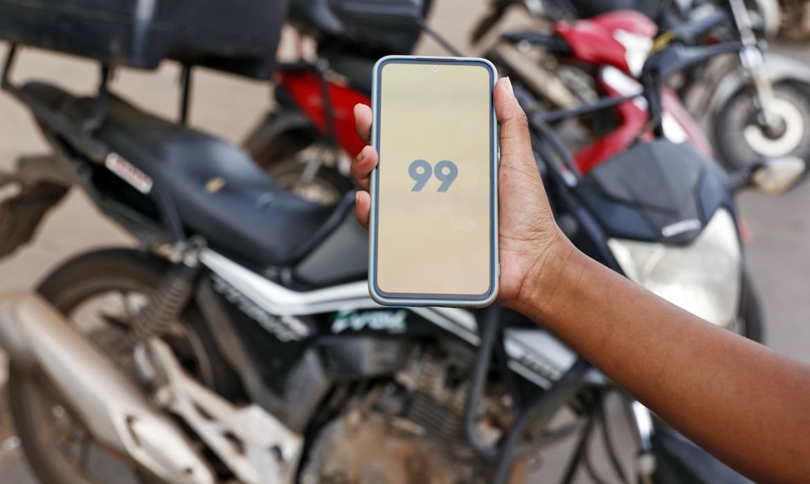 Procon-SP multa Uber e 99 em R$ 17 milhões por mototáxi irregular Azzas sobe na Bolsa após mudanças no conselho e trégua entre acionistas (Foto: Reprodução)