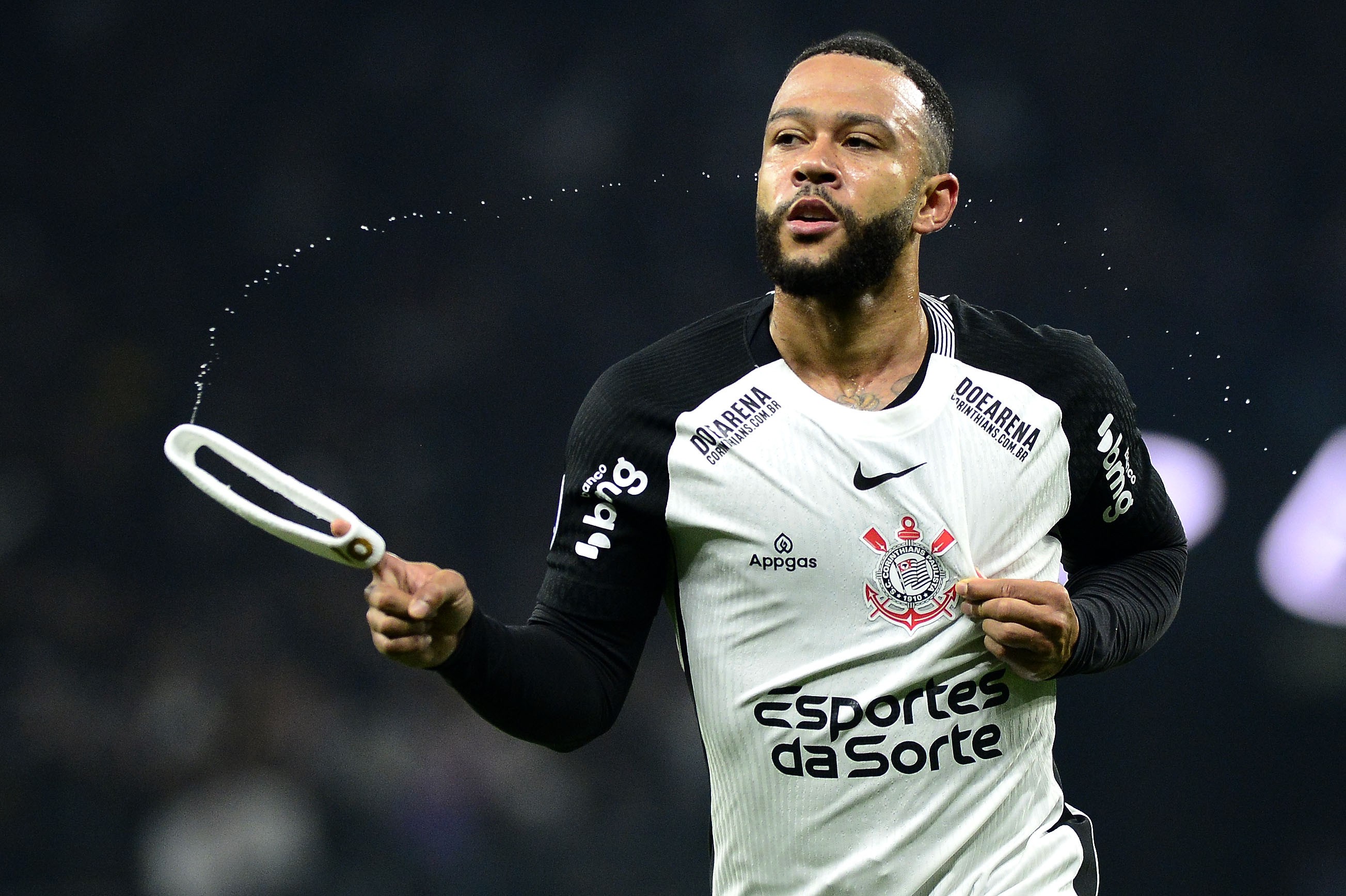 Memphis notifica Corinthians sobre dívida e ameaça não retornar ao clube Foto: Reprodução
