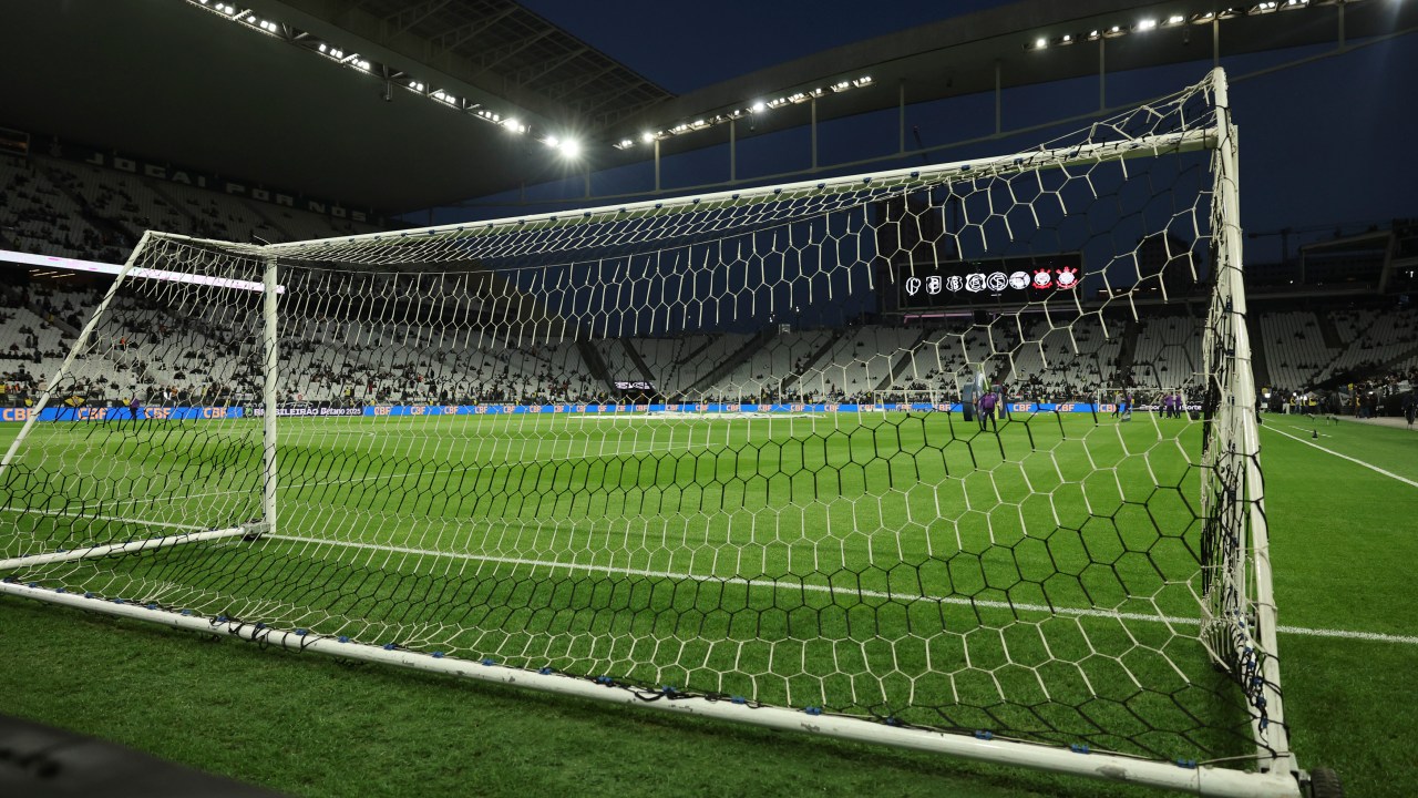 Corinthians e Fortaleza se enfrentam hoje; veja onde assistir e as escalações Neo Química Arena vai ser o palco da partida de logo mais entre Corinthians e Fortaleza (Foto: Alexandre Schneider/Getty Images)