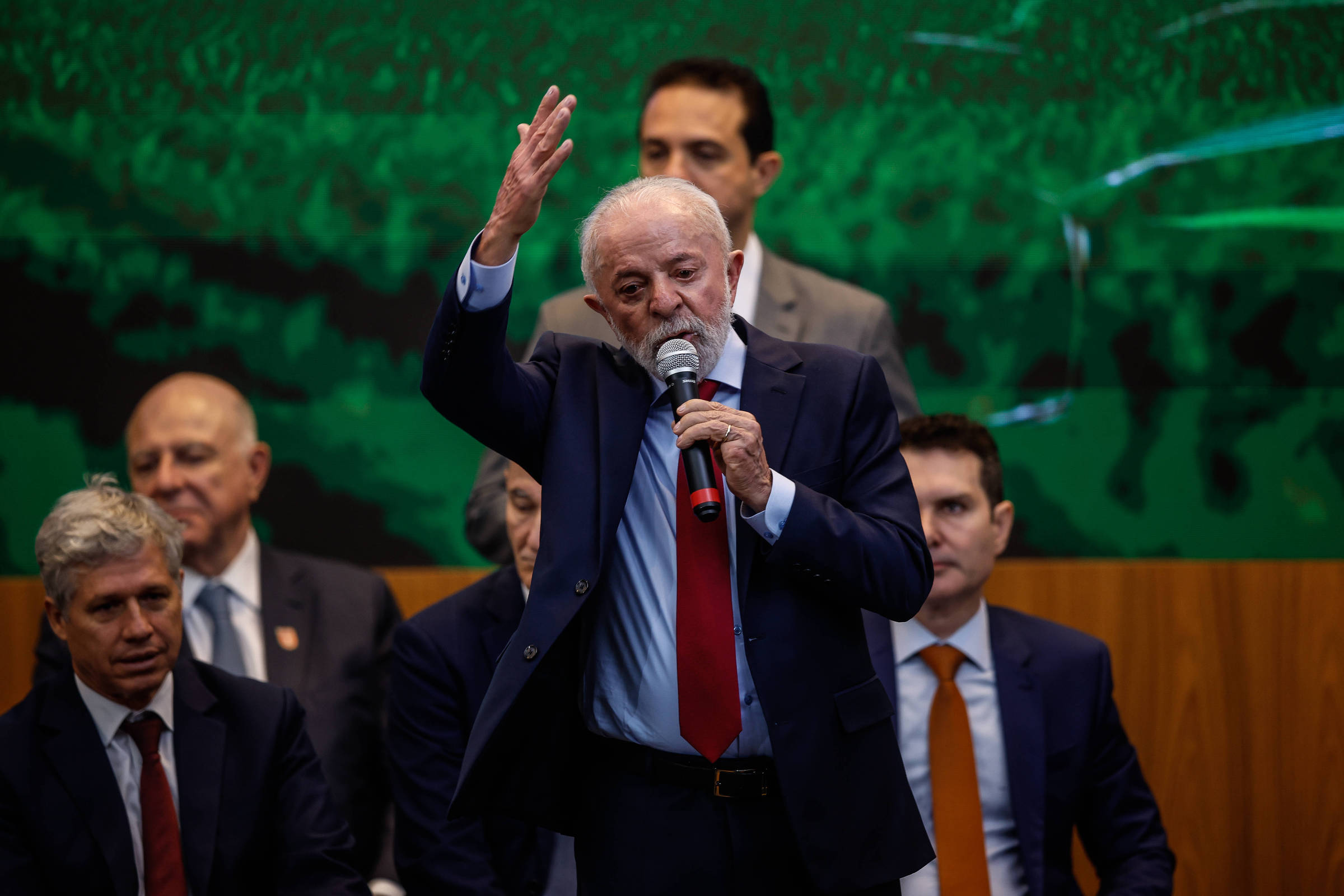 Lula critica Trump por falta de postura de chefe de Estado em vídeo recente O presidente Luiz Inácio Lula da Silva (PT) durante evento desta quarta (25) no Ministério de Minas e Energia. (Foto: Gabriela Biló/Folhapress)