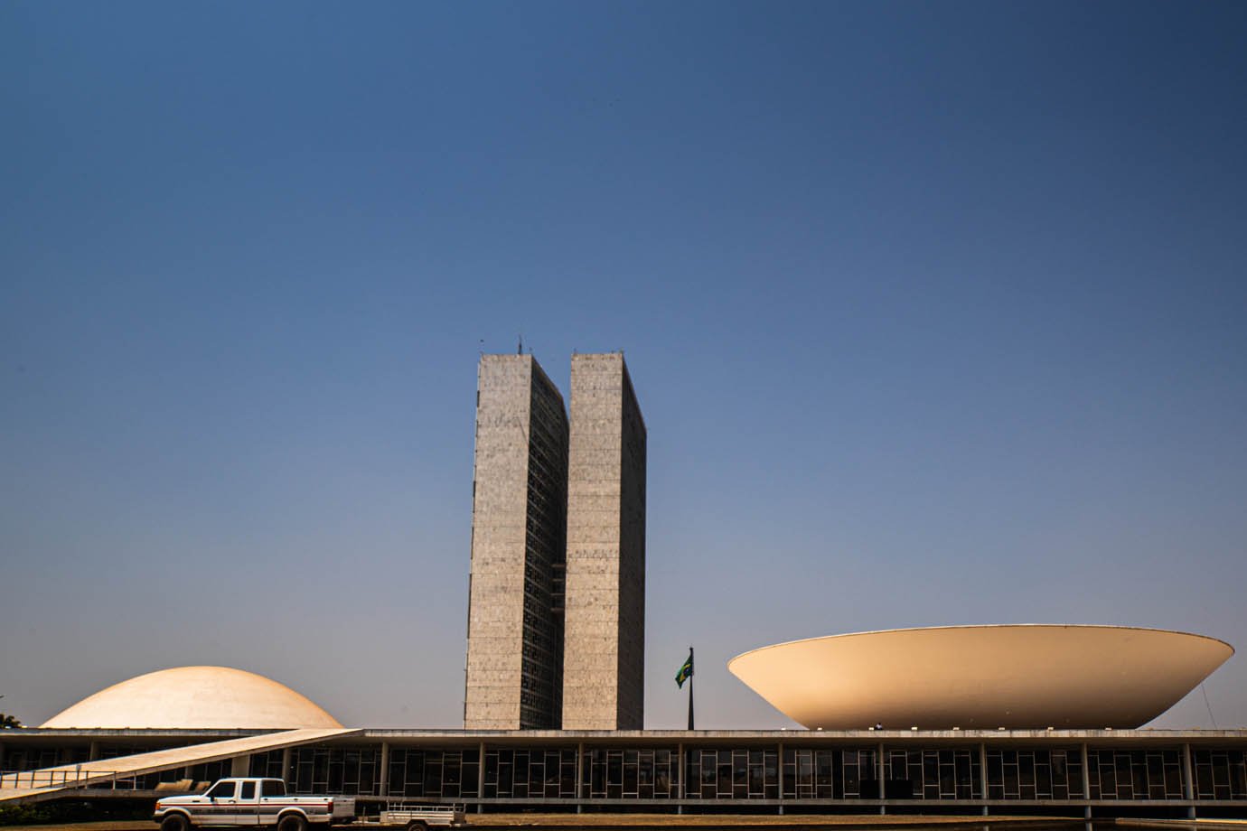 Projeto para regulamentar 'dólar digital' no Brasil avança com novas propostas Número de bancos investindo em ETF de bitcoin é surpreendente, diz CEO da BlackRock no Brasil (Foto: Reprodução)