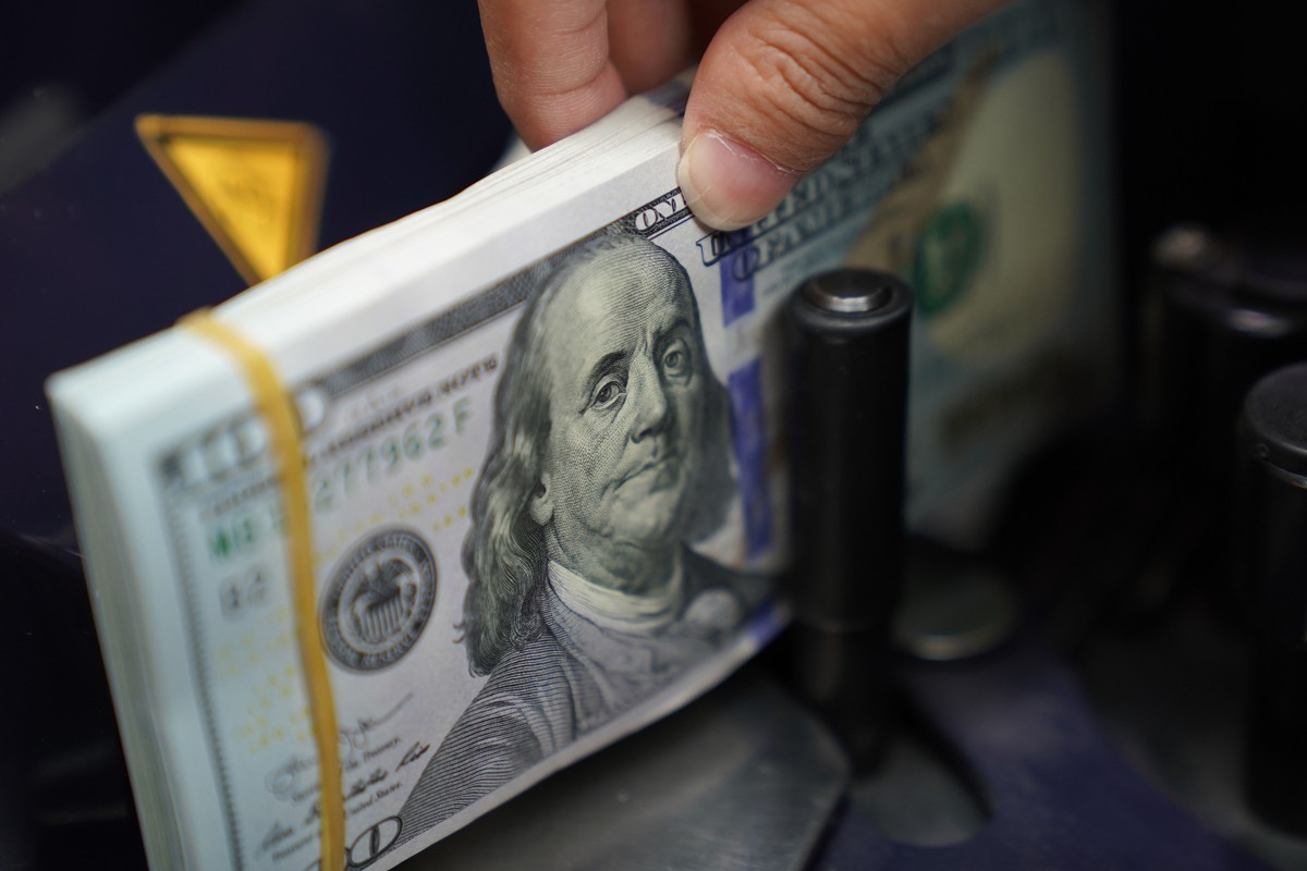 Dólar - nota de dólar - câmbio (Foto: Dimas Ardian/Bloomberg)