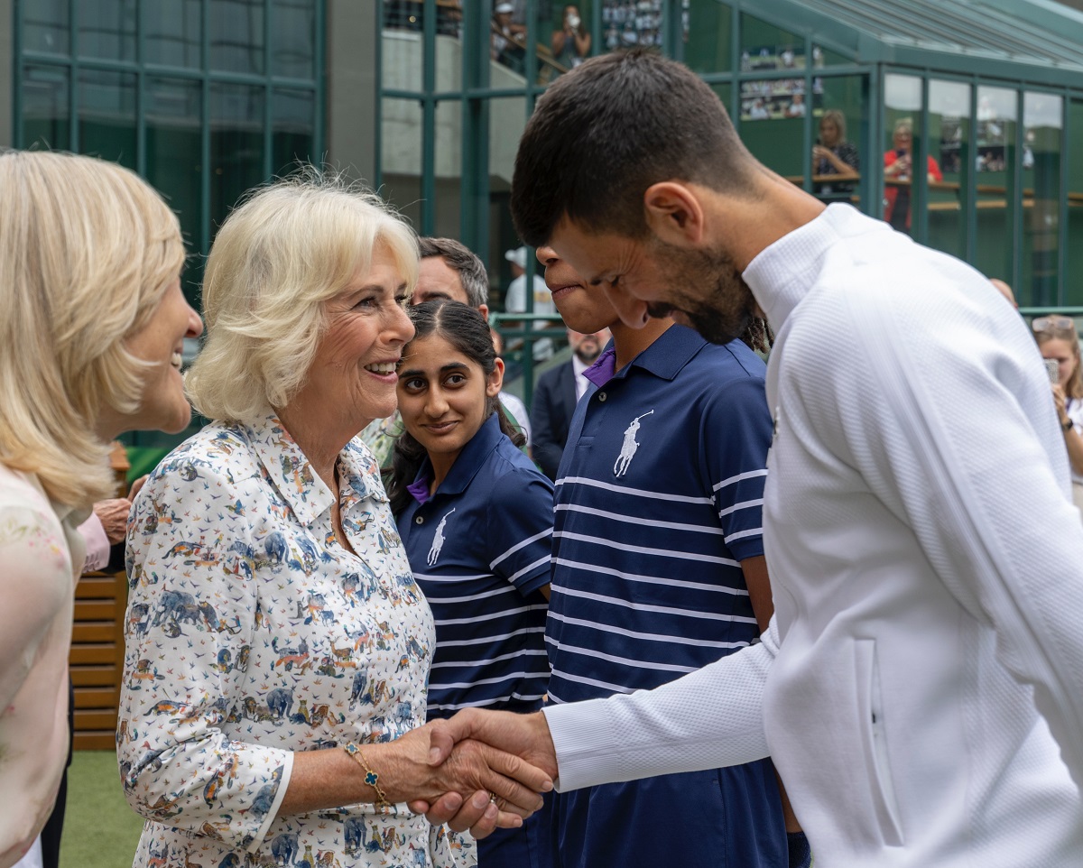 Rainha Camilla assiste a jogos de Djokovic na quadra central do torneio Rainha Camilla assiste a jogos de Djokovic na quadra central do torneio