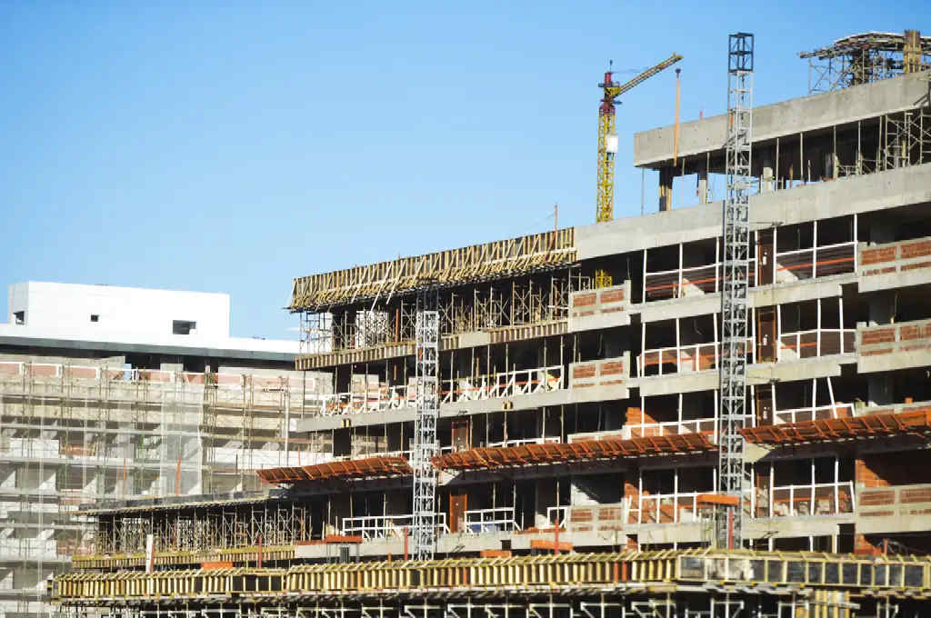 Bens de construtora em falência são leiloados por R$ 120 milhões Prédio em construção em Brasília (Foto: Marcello Casal Jr/Agência Brasil/VEJA.com)