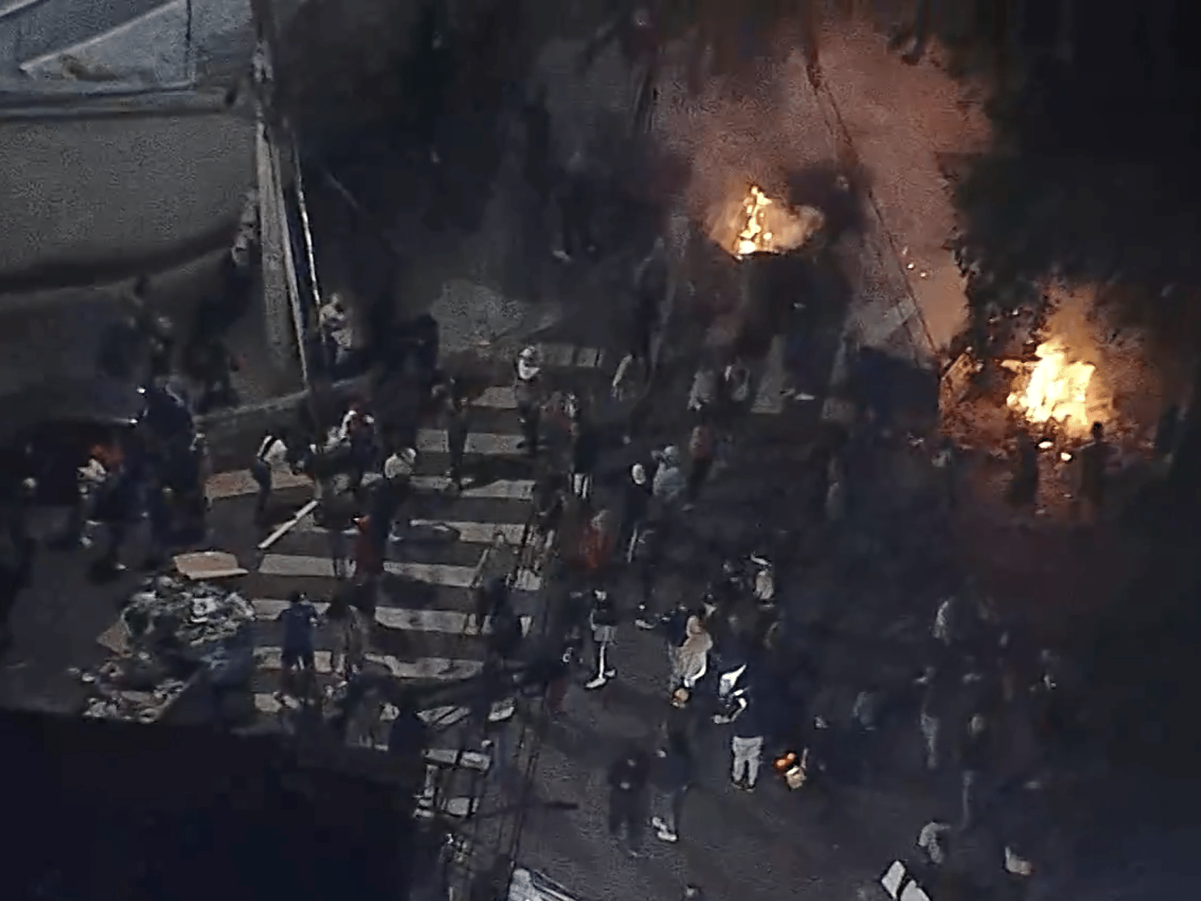 Ato fecha rua de Paraisópolis, em São Paulo (Foto: Reprodução/TV Globo)