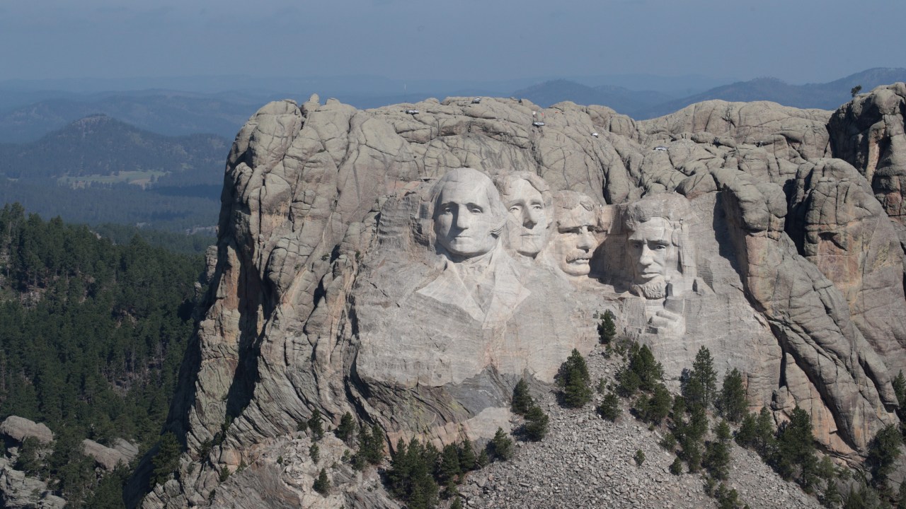 Trump deseja ter seu rosto esculpido no icônico Monte Rushmore Monte Rushmore (Scott Olson/Getty Images)