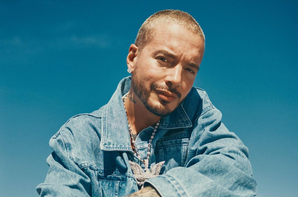 J Balvin lançou um álbum surpresa chamado "Mixteip", homenageando o reaggetón old-school, mas também entregando músicas progressivas e experimentais. (Foto: Reprodução)