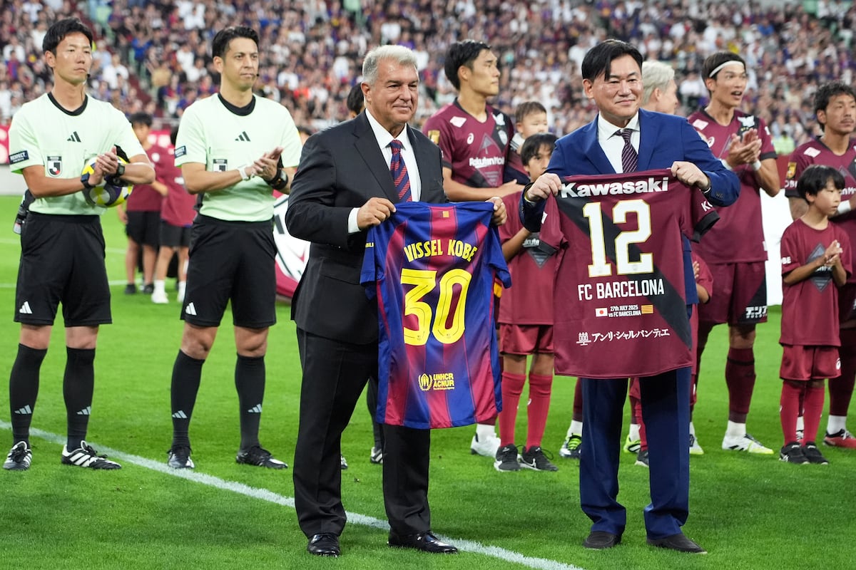 Congo financia atividades do Barcelona com recursos milionários O presidente do Barcelona, Joan Laporta, junto ao presidente da Rakuten, Hiroshi Mikitani, antes do jogo entre o clube azul-grana e o Vissel Kobe. (Foto: Koji Watanabe/Getty Images)