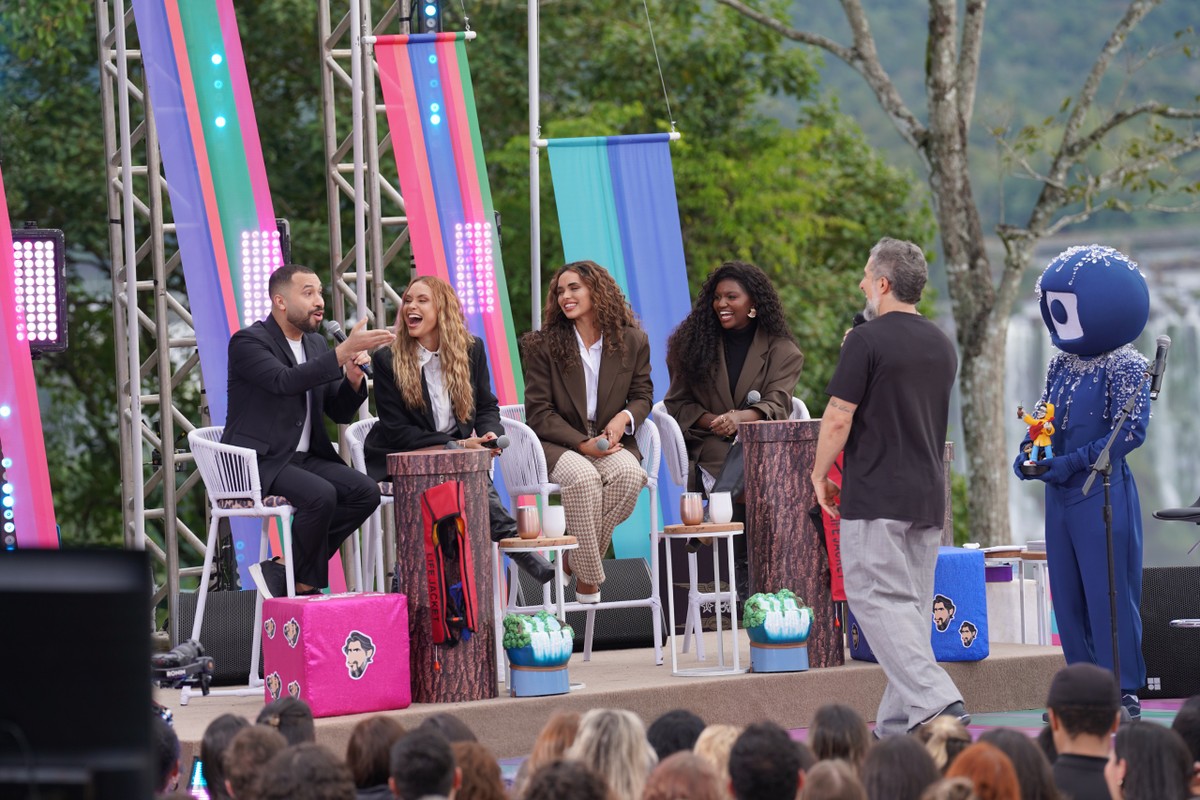 Gil do Vigor e amigos brilham na estreia do 'Caldeirão de inverno' Gil do Vigor, Sarah Andrade, Giovana Cordeio e Kenya Sade participam do 'Caldeirão' (Foto: Trouva/Globo)