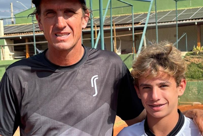Miguel Ferraz e Flávia Cherobim representam Brasil em Wimbledon aos 14 anos Foto: Reprodução