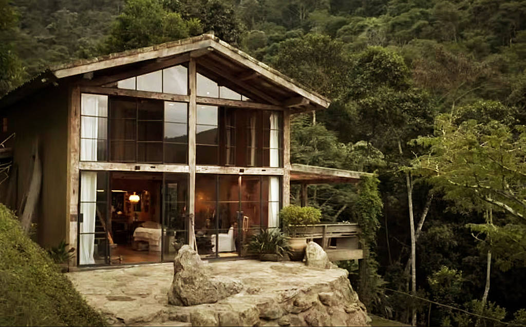 Gilda Midani apresenta sua casa na região serrana do Rio em tour exclusivo A casa de Gilda Midani na Serra do Rio (Foto: Reprodução)