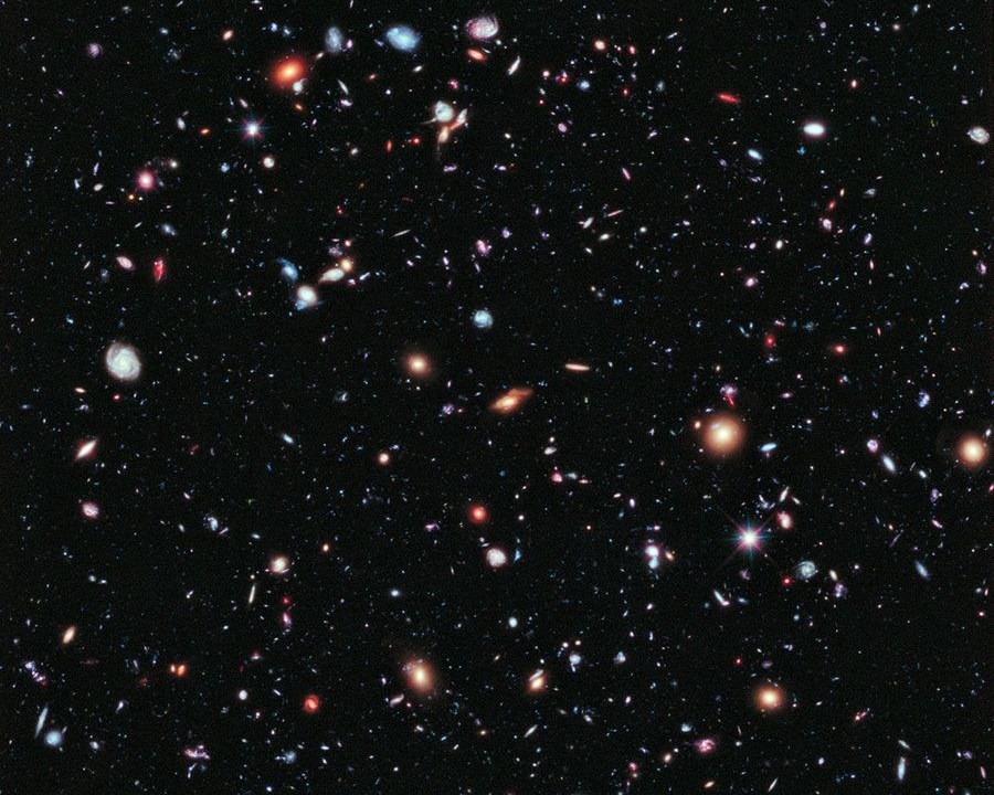 Cientistas encontram evidências das primeiras estrelas do universo em sinal de rádio Imagem do telescópio Hubble mostra algumas das galáxias mais antigas já observadas no universo. (Foto: Hubble/Nasa)