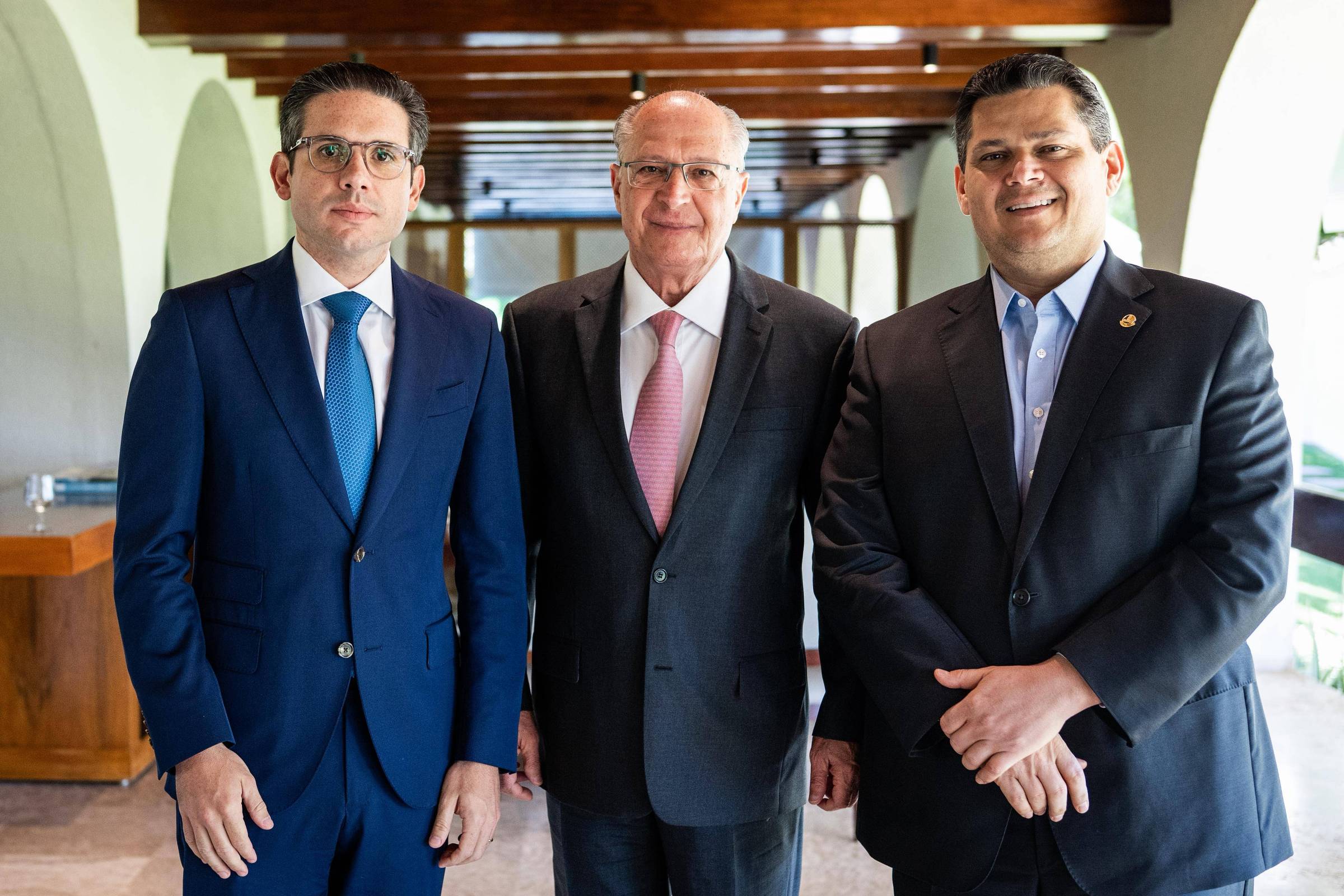 Motta e Alcolumbre defendem soberania e reforçam apoio a Lula contra Bolsonaro Hugo Motta, Geraldo Alckmin e Davi Alcolumbre durante reunião sobre sobretaxa anunciada pelos Estados Unidos aos produtos brasileiros (Foto: Pedro Gontijo/Senado Federal)