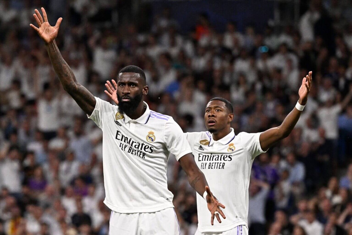 Real Madrid planeja reformulação na defesa e deve negociar Alaba e Rüdiger Alaba e Rudiger devem ser negociados (Foto: Reprodução/New York Times)