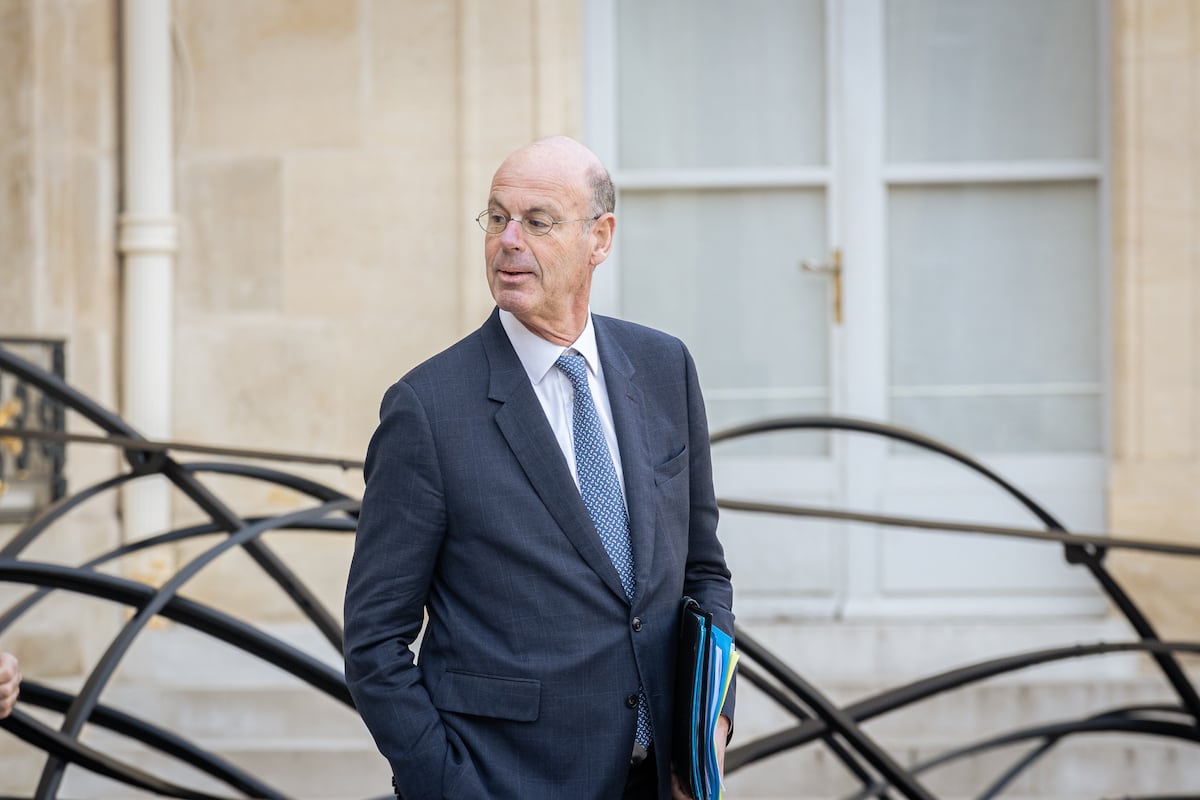 Suicídios em direção do Ministério da Economia da França geram grande comoção Ministro da Economia francês, Eric Lombard, no palácio do Elíseo. (Foto: NurPhoto via Getty Images)