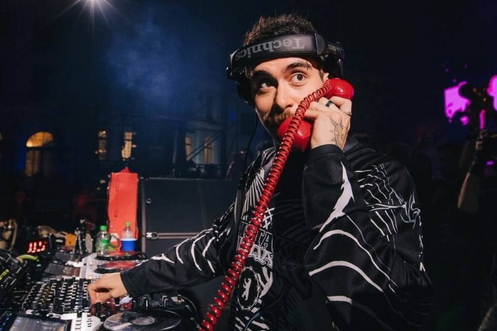 Mochakk agita festas no Brasil com estilo de festival e muita música eletrônica Mochakk, FJ que bem fazendo sucesso na cena eletrônica - @mochakk no Instagram (Foto: Reprodução)