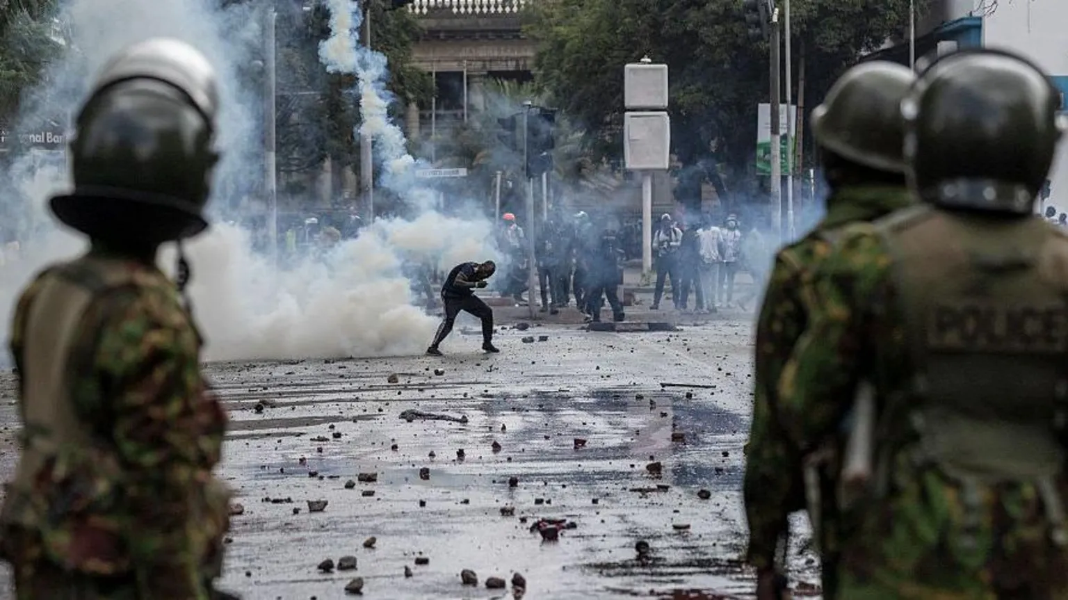 Vendedor queniano é morto após ser baleado pela polícia durante protestos Protestos no Quênia contra suposta brutalidade policial (Foto: AFP via Getty Images)