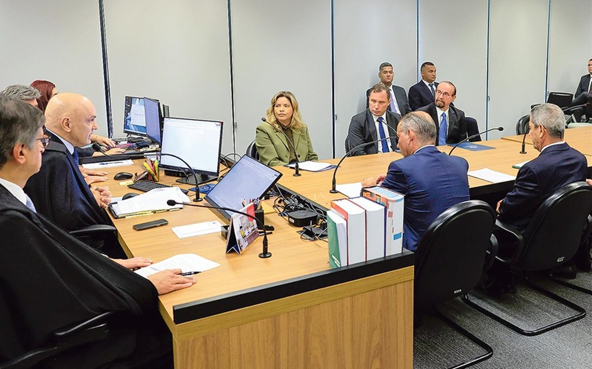 PGR refuta versão de Braga Netto e confirma entrega de dinheiro a Cid em sacola Mauro Cid e Braga Netto durante acareação no STF (Foto: Rosinei Coutinho / STF)
