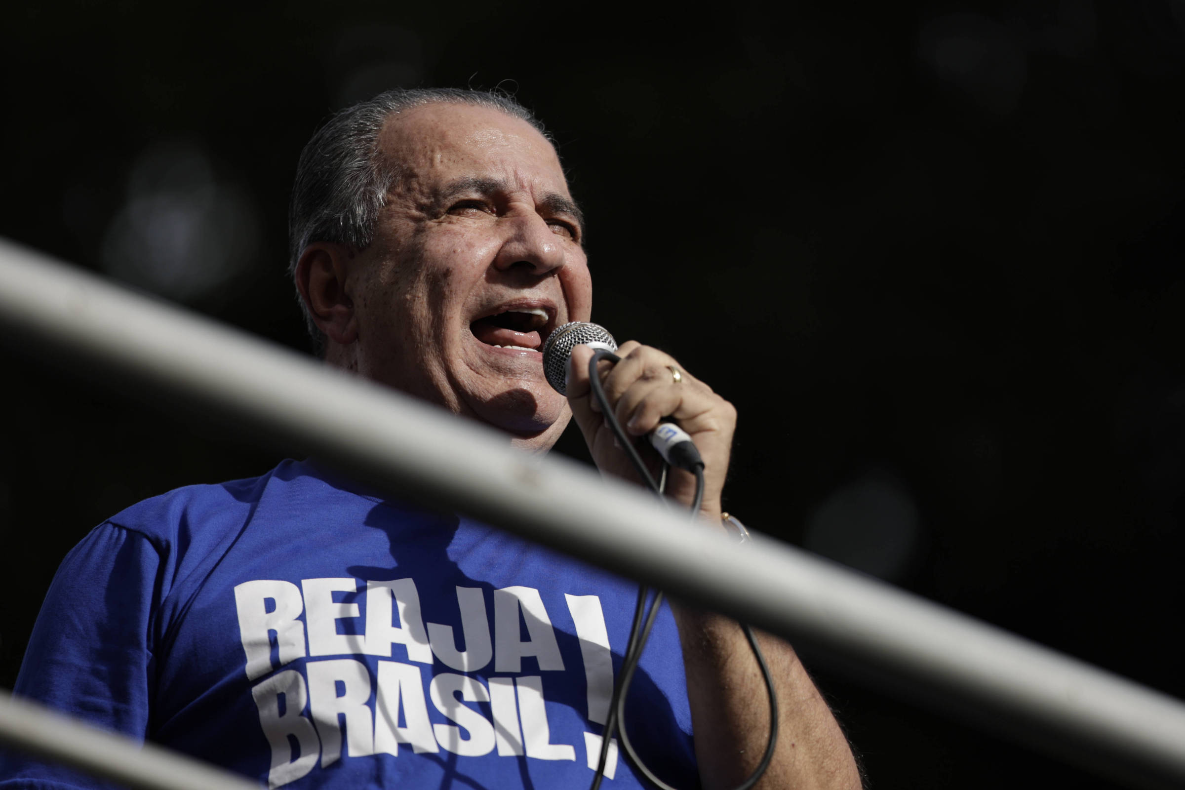 Silas Malafaia gera polêmica e destaca a importância da liberdade de expressão Pastor Silas Malafaia discursa contra o ministro Alexandre de Moraes em ato na avenida Paulista, em São Paulo, no domingo (3) (Foto: Bruno Santos - 4.ago.25/Folhapress)