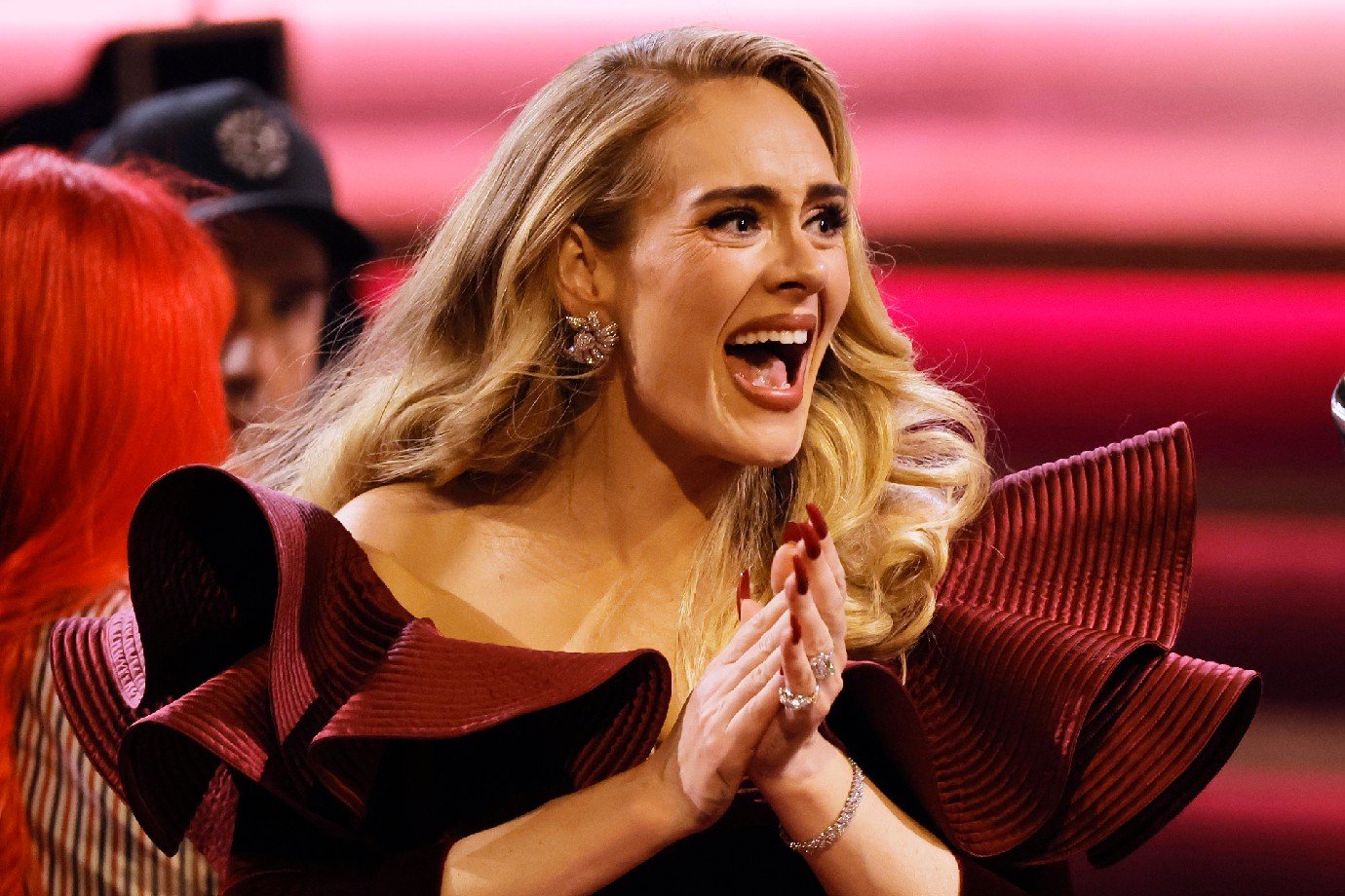 A música mais tocada do ano em que você nasceu de 1950 a 2024 é revelada Adele (Kevin Winter/Getty Images)