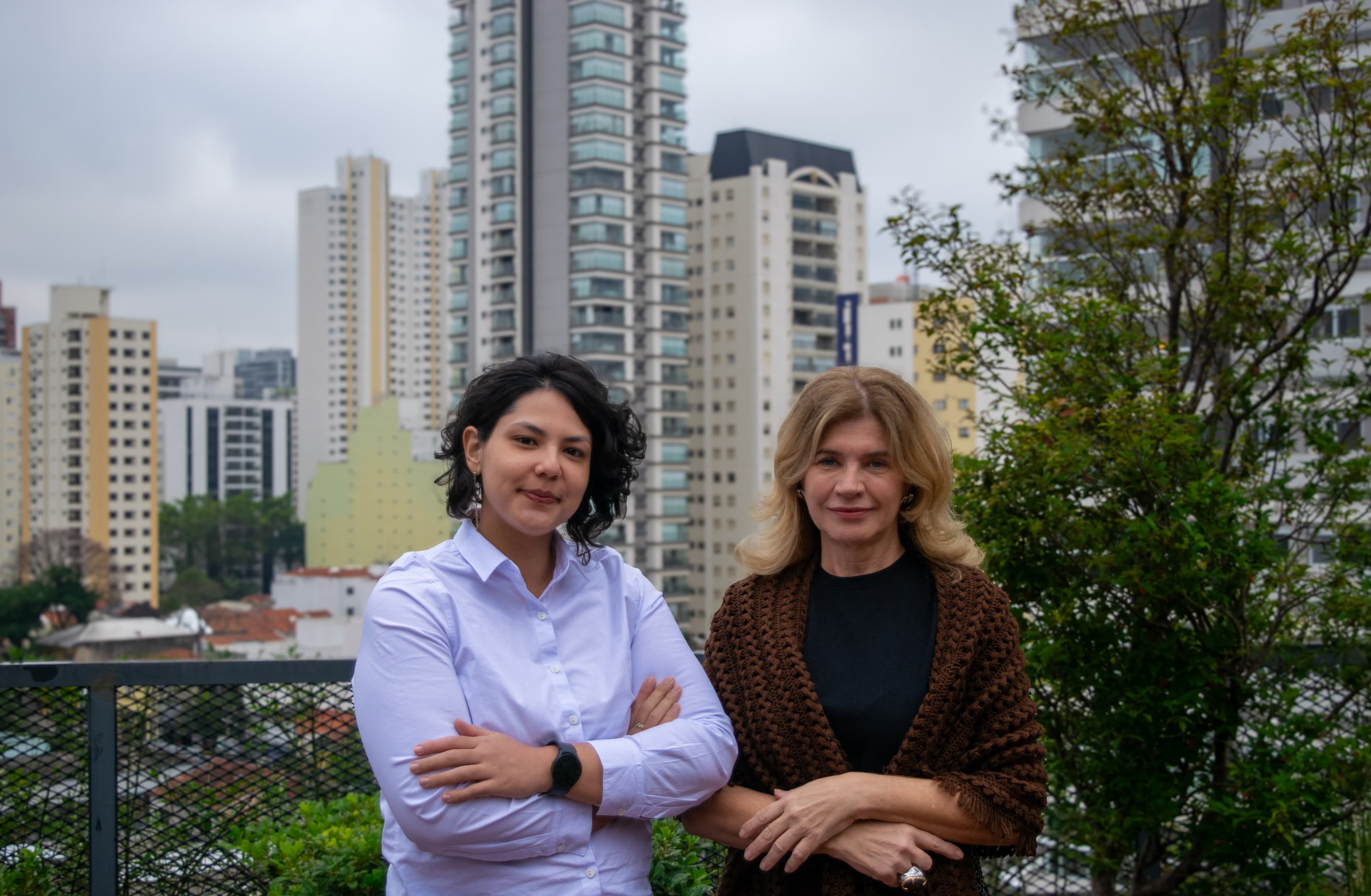 Consultoria de moda com inteligência artificial é premiada e destaca inovação no Brasil Agatha Harumi e Eliana Koller: ex-alunas do MBA de Inteligência Artificial para Negócios da Faculdade EXAME Saint Paul (Foto: Reprodução)