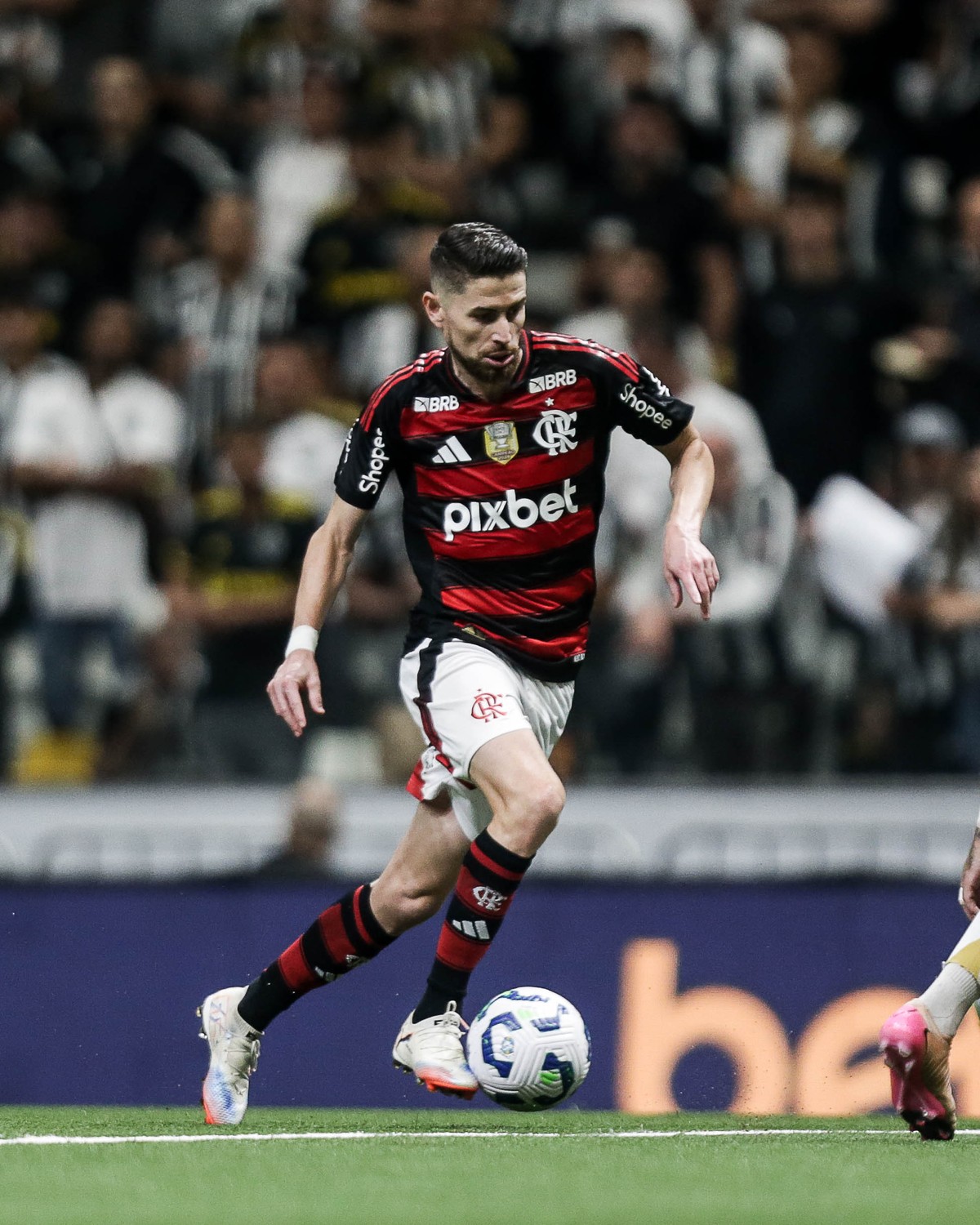 Jorginho sai em defesa de Samuel Lino e Wallace Yan após eliminação do Flamengo (Foto: Gilvan de Souza/Flamengo)
