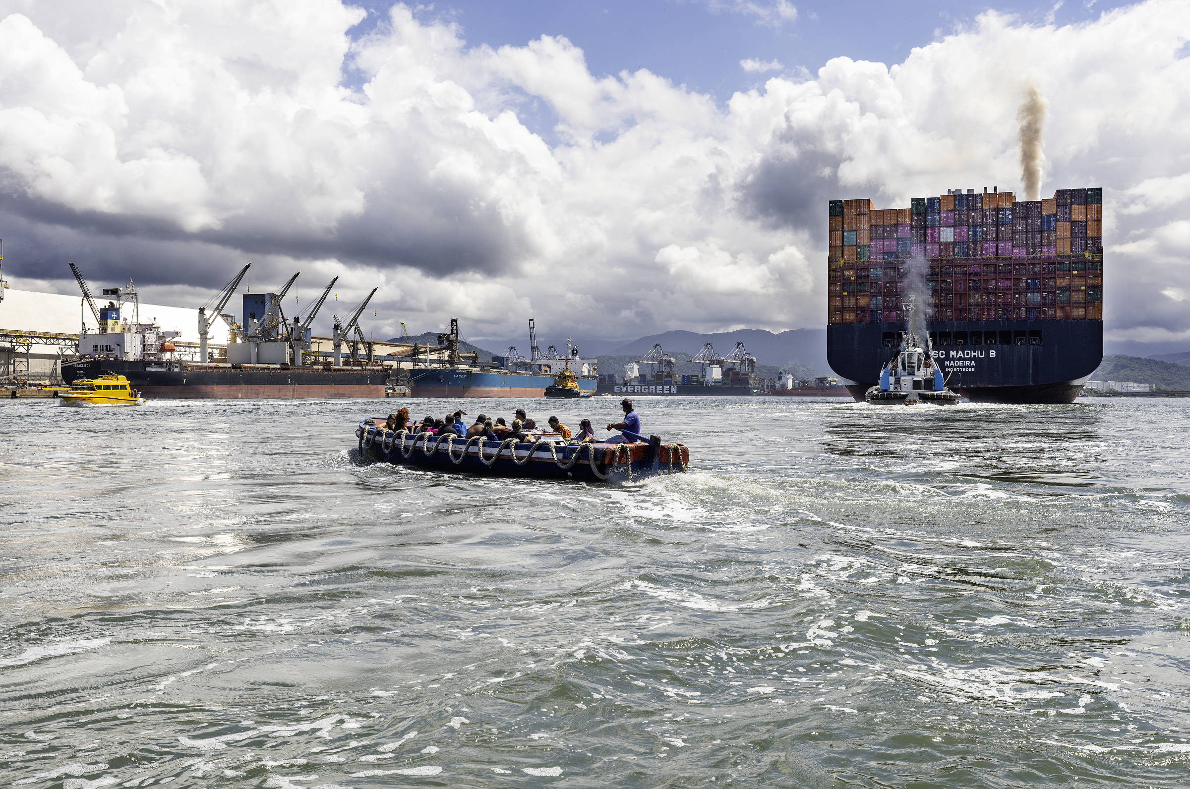 Gestão independente de canal de acesso ao porto de Santos (SP) prevê concessão de 25 anos e manutenção constante de profundidade, para receber embarcações ainda maiores (Foto: Eduardo Knapp 22.mar.2025/Folhapress)