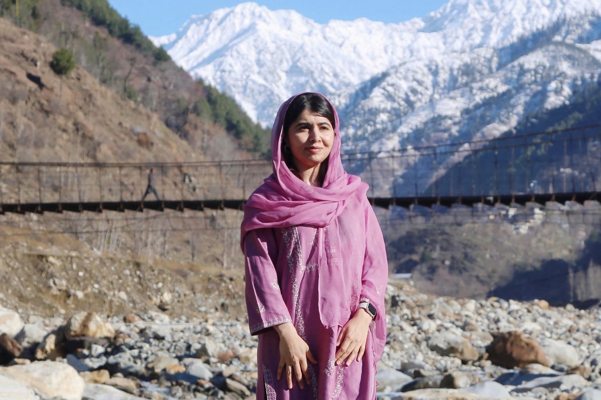 Malala Yousafzai lança livro de memórias 'No meu caminho' em outubro A ativista e Nobel da Paz Malala durante visita a seu povoado no Paquistão (Foto: Reprodução/Redes Sociais)