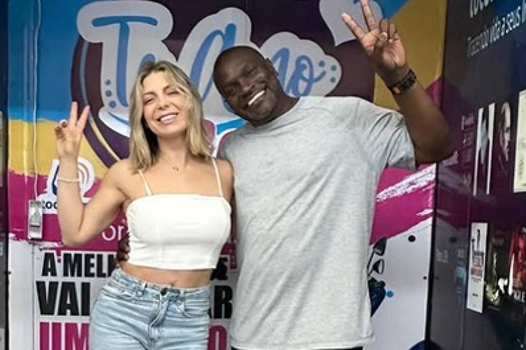 Sheila Mello revela affair secreto com Jacaré durante o É o Tchan Sheila Mello e Jacaré namoraram no início da passagem dela, que durou cinco anos pelo grupo (Foto: Reprodução/Instagram)
