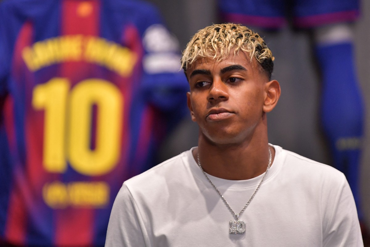 Lamine Yamal assume camisa 10 do Barcelona (Foto: MANAURE QUINTERO / AFP)