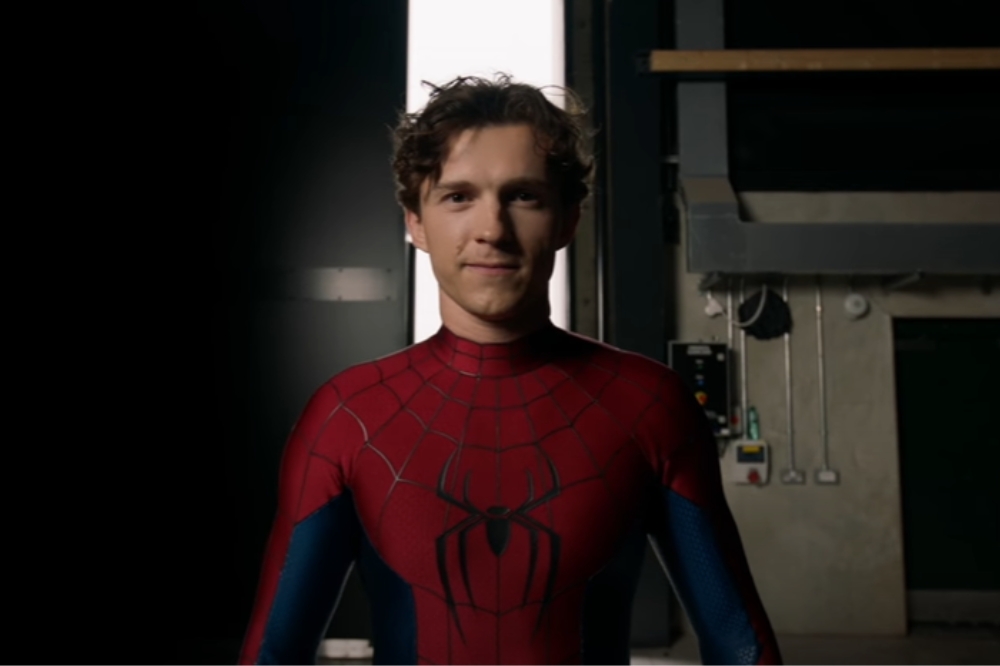 Tom Holland no set de Homem-Aranha: Um Novo Dia (Foto: Divulgação)