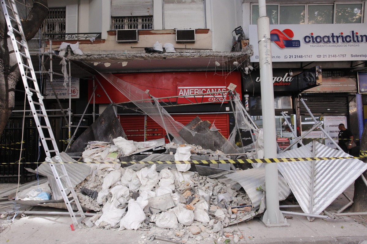 Marquise desaba nas Lojas Americanas de Copacabana (Foto: Julia Aguiar/Agência O Globo)