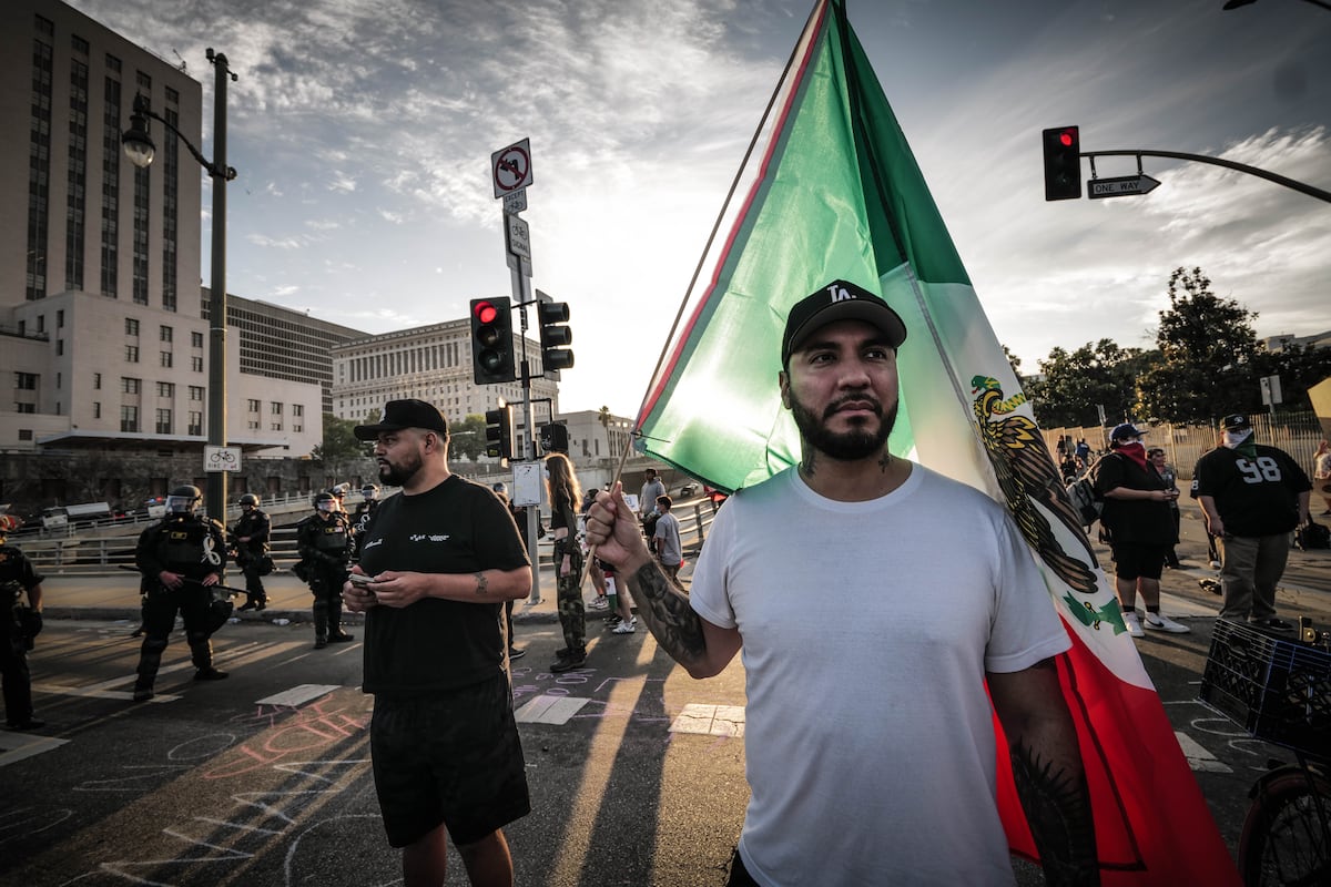 Protesto pelo 'No Kings' no centro de Los Angeles, em 14 de junho de 2025. (Foto: Daniel Ecoff - Europa Press)