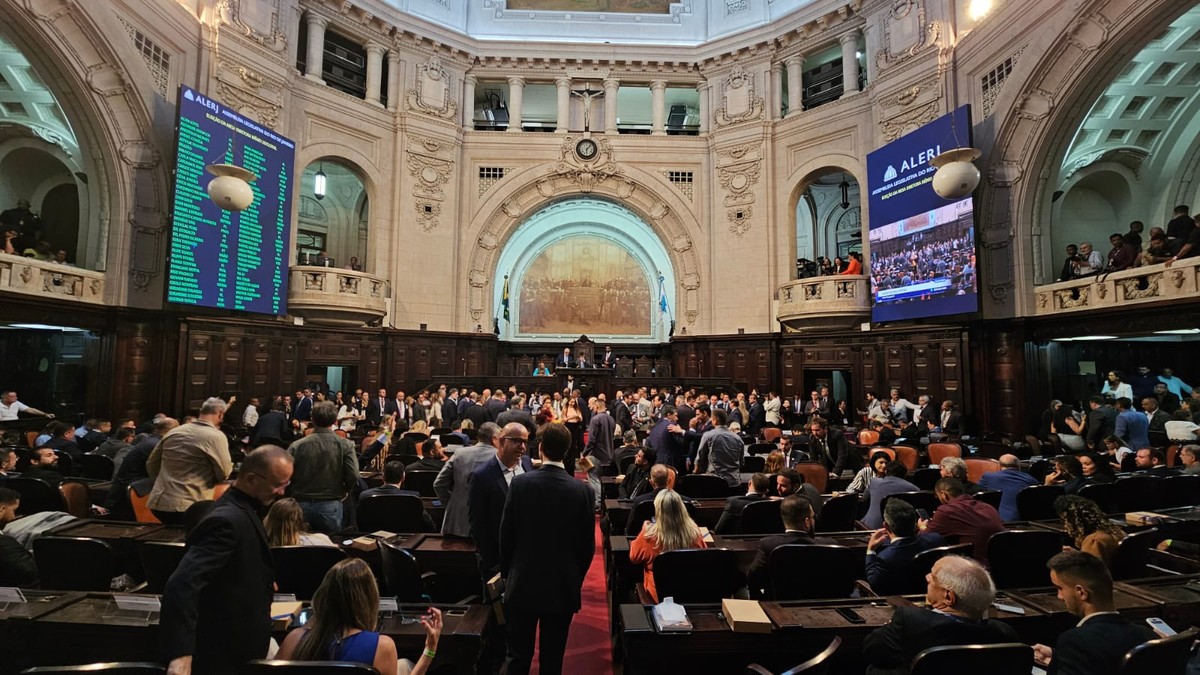 Alerj aprova LDO com aumento de recursos para emendas parlamentares obrigatórias Sessão na Assembleia Legislativa do Rio de Janeiro — Foto: Felipe Grinberg/Agência O Globo